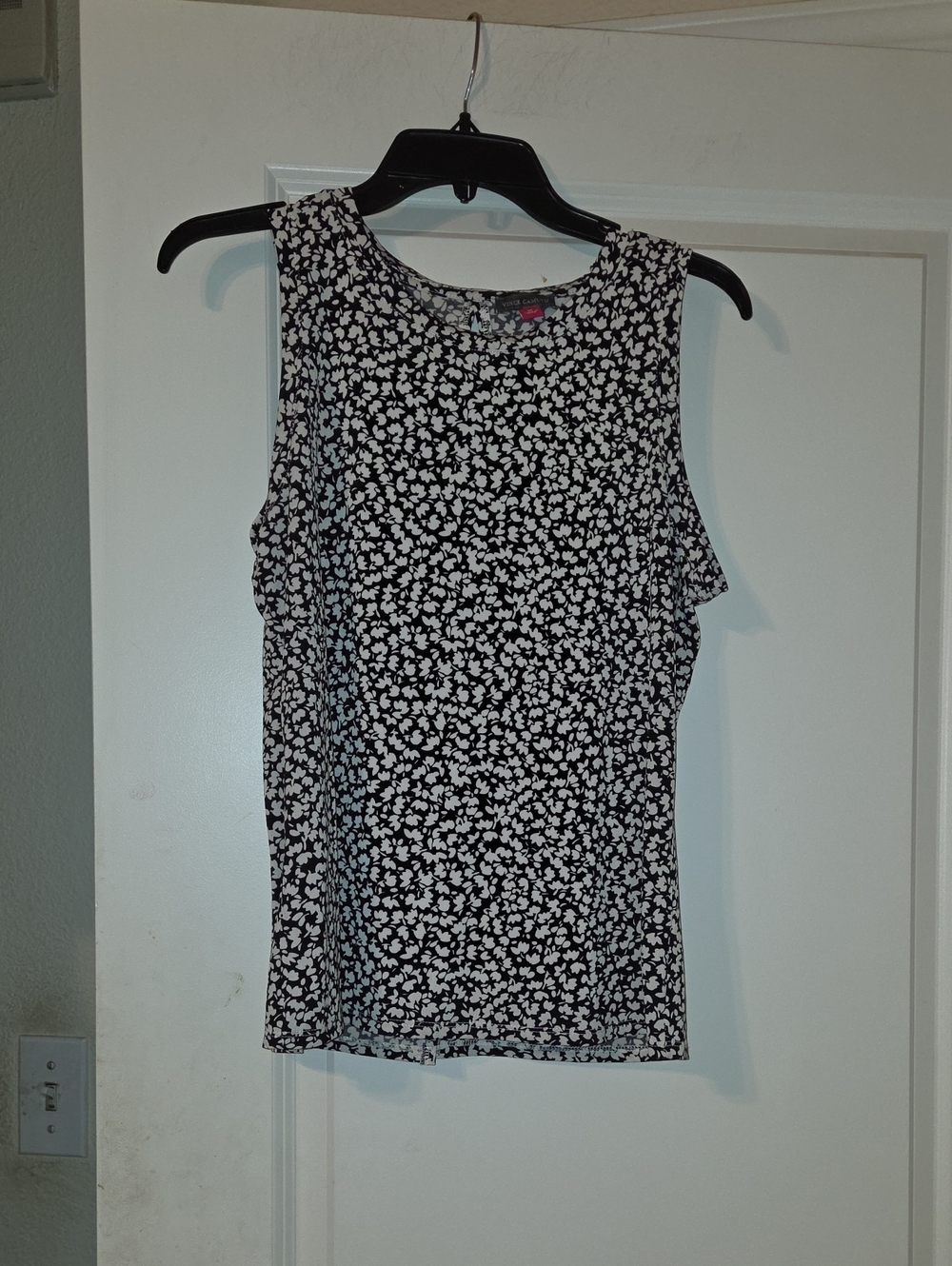 Vince Camuto Black & White Floral Sleeveless Tank